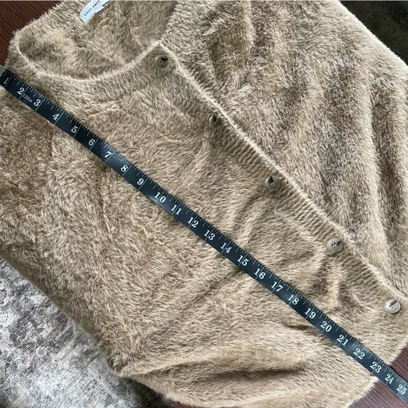 Good American Tan Fuzzy Soft Stretch Fall Cozy Cropped Cardigan Size 5 - Picture 11 of 11